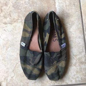Toms Camouflage shoes